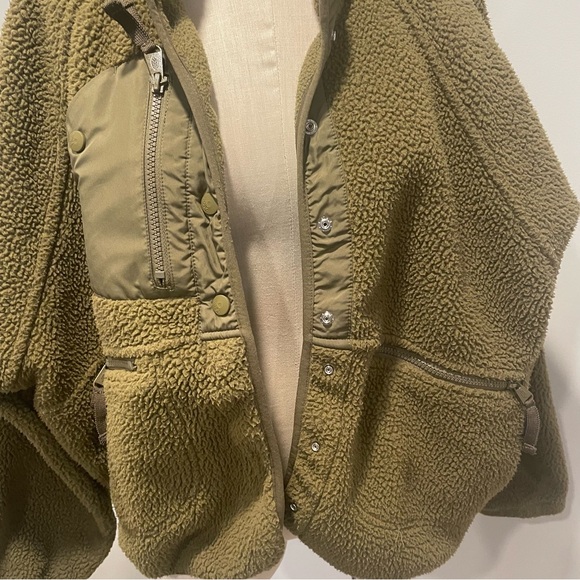 Free People movement hit the slopes olive green sherpa jacket size L - Picture 3 of 7